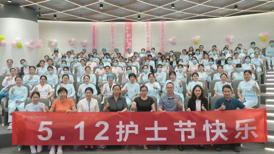 上热搜啦！今天这群护士集体“不务正业”？